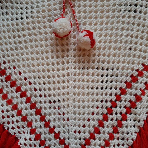 RED & WHITE cape - Picture 2 of 4